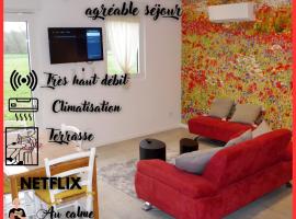 Maison Les Coquelicots - Wifi, Calme, Parking privé，位于Hem-Lenglet的酒店