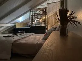 L'isménia, Le Loft