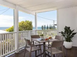 Noosa Gem in Peregian Beach - Ocean View - Steps to beach & village! Dog and family friendly