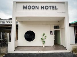 Moon Hotel，位于Mentekab的酒店