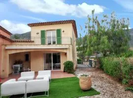 Maison de vacances confortable avec jardin et terrasse au Lavandou