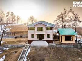 StayVista at Riverscape with Views, WiFi, Heater，位于斯利那加的酒店