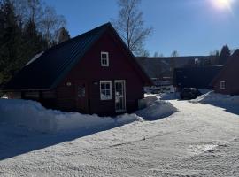 Chalets & Apartments - Base Camp Medvědín，位于什平德莱鲁夫姆林的露营地