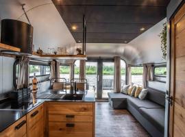 The Côôn Tinyfloatinghome，位于登博斯的船屋