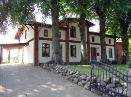 Komfortable Ferienwohnung "Vier Linden", ruhige dörfliche Lage, 20 min zur Küste