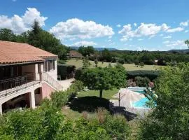 Air-conditioned house in the Luberon with heated swimming pool in Saint Saturnin les Apt - 8 people.