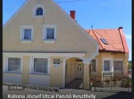 Katona József utcai Panzió，位于凯斯特海伊的酒店