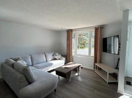 Cozy Barrie Home - Minutes to College & Hospital，位于巴里的酒店