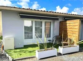La Loge de Gustave et son patio avec Wifi et parking privée