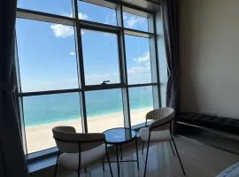 SeaView Beachfront with pool,sauna,jacuzzi,gym,cafe