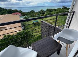 Walk to the BEACH Cozy Condo in Marisule with pool，位于格罗斯岛的酒店
