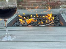 Modern, chic 3-storey town house，位于朗科恩的酒店