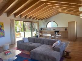 Contemporary Villa with Pool，位于盖塔里的酒店