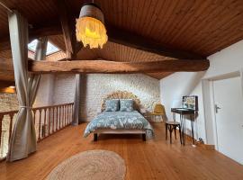 Gîte 100m2- piscine partagée，位于Meursac的酒店