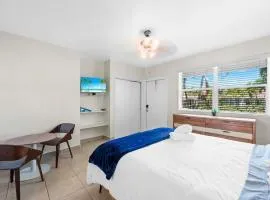 Studio With Pool in Lake Worth Near Beach