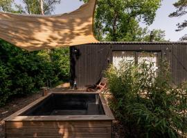 Luxe Hottub Japandi Tiny house in het Bos