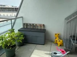 Wunderschönes Zimmer in einem großen Appartement neben dem Brandenburger Tor und vom Adlon Hotel