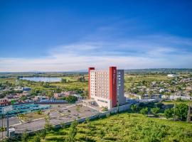 Fiesta Inn Suites Aeropuerto del Bajío，位于锡劳的酒店