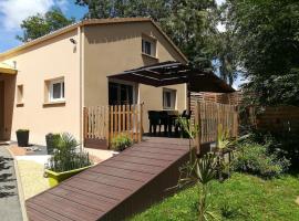 Gite 3 étoiles, 55 m2, 4 pers, 20 min plages，位于弗的酒店