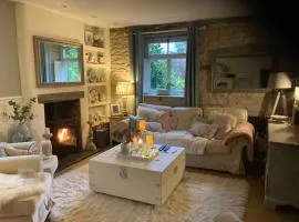 Cottage c1790, Superb central Witney, free parking