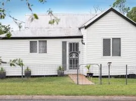 Quaint 2 bedroom fully furnished Cottage