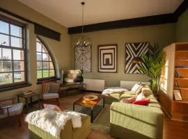 Glasgow Green Getaway with Free Parking