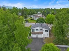 Wild About Anchorage - Hot Tub - Rooftop Patio - Fabulous Kitchen