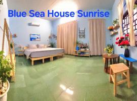 Sea House Sunrise - Căn hộ du lịch 2 phòng ngủ, phòng khách và bếp，位于洞海的酒店