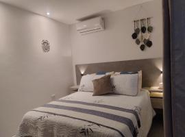 Habitacion confortable centrica en Yumbo cerca al aeropuerto y centro de eventos，位于Yumbo的酒店