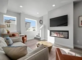 Park City Luxury 3 Bed - 3 Bath Townhome with Sauna, 10 min to Skiing