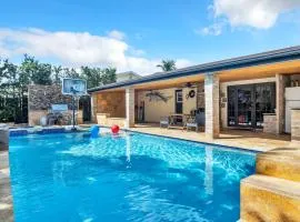 Sunny Paradise w Saltwater Pool Hot Tub Grill Sunrise