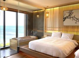 One fine day Jeju Poolvilla，位于济州市的带热水浴缸的酒店