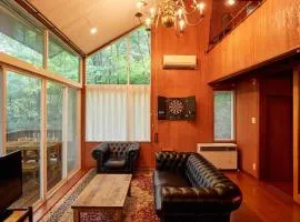 -Red Tree- レッドツリー レトロかわいい森に囲まれた静かな別荘