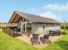 3 Bedroom Amazing Home In Hvide Sande，位于哈夫維格的酒店