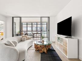 Ivory Cove - Coastal Elegance by the Beach，位于Deewhy的酒店