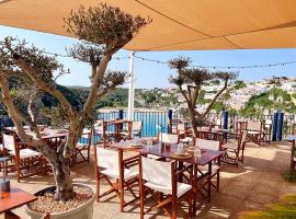 Club Menorca - Solo Adultos，位于卡拉恩波特的民宿