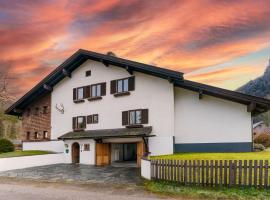 Large house with big garden，位于辛特湖的酒店