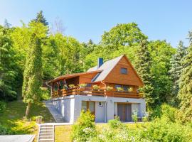 Már Várta-Lak Erdei Wellness Vendégház，位于艾斯特根的Spa酒店