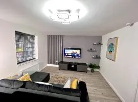 Stylish Spacious 1Bd Apt-KingBed-10min Heaton Park