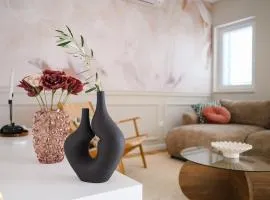 Charming Charlie Apartment