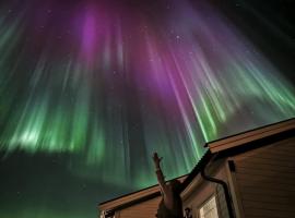 Arctic Cabin - Mellomgaard on southern Kvaløya #sauna & bbq hut on site!，位于特罗姆瑟的酒店