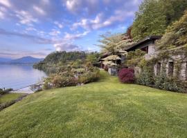 Classic, elegant private villa opposite lake，位于伊斯普拉的酒店