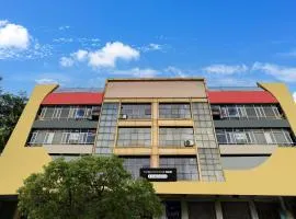 Super Townhouse Oak PTC Indore Junction