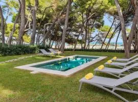 Villamar - Stunning Beachfront Villa with Private Pool