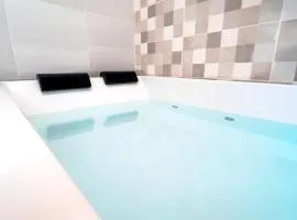 ISG Apartments Triana Jacuzzi 1