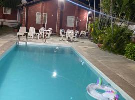 Casa com piscina Ponta de Pedras，位于蓬塔-迪佩德拉斯的酒店