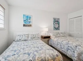 Retro Turtle Reef Condo 1 block from beach w pool