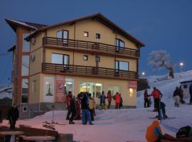 维拉巴托索瓦雷酒店，位于斯特拉扎的滑雪度假村
