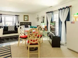 Charming Carmel Suite 8 min to Carmel Arts District