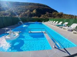 Vikendica, Bazen, Šedrvan, Rafting na Uni, Quad